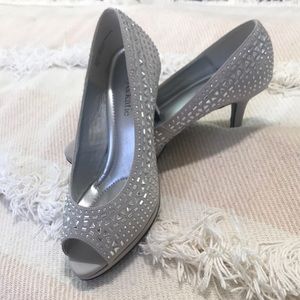EUC•Worn Once! •Rhinestone heels✨ •Size:6 •No missing stones! •Kelly & Katie